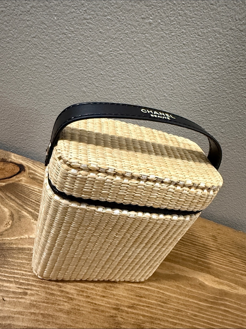 Beauty Chanel Les Beiges Panier des Essentiels
2026 Raffia Beauty Bag; NWOT - Picture 7 of 11